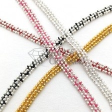 Catenella con sfere e ricamo