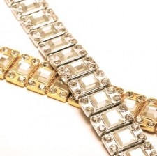 Passamaneria in plastica con strass SQ